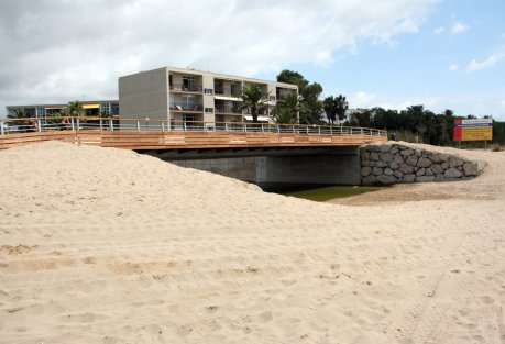 Nou pont del passeig martim de Gav Mar sobre la Riera dels Canyars (5 d'Agost de 2010)